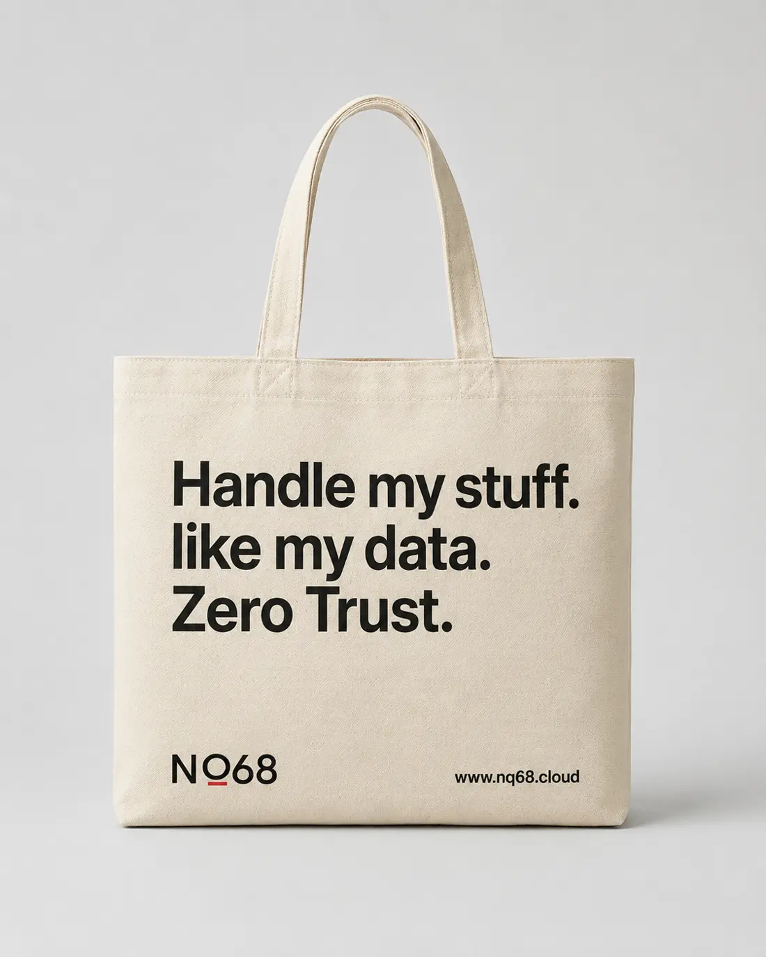 NQ68 Tote Bag von vorne, Aufdruck in schwarzer Schrift auf Naturbaumwolle